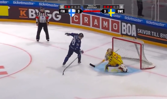 🎥 | 'Verrassing' gaat mis: IJshockeyer Hartikainen mist penalty op knullige wijze