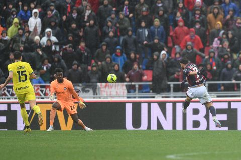 Zwak Inter verliest in kletsnat Bologna na assist van Jerdy Schouten