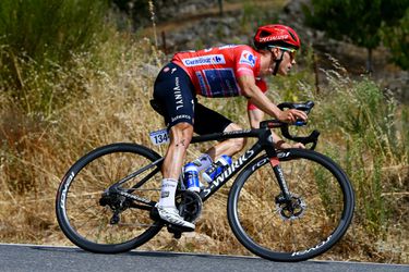 Ontzettend spannende eindsprint bij de Vuelta: Evenepoel op laatste meters langs Gesink