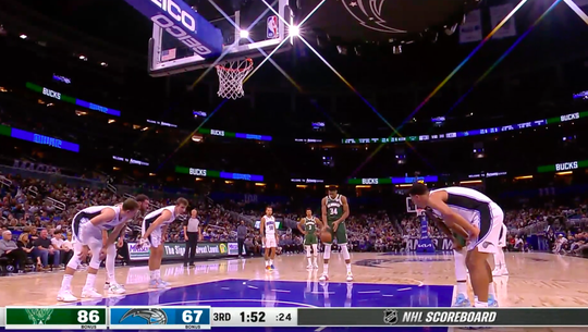 🎥 | Zelden vertoond: NBA-ster Giannis bestraft na langdurig getwijfel bij vrije worp