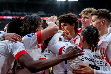 7 goals bij PSV - Cambuur: Eindhovenaren houden de aansluiting bij de koplopers