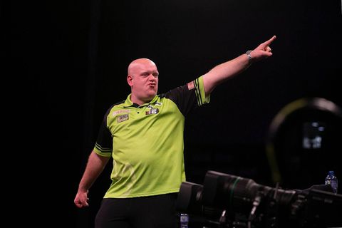 🎥 | Van Gerwen naar kwartfinale in München na vlammend optreden tegen Cross