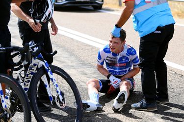 Bergkoning en 2-voudig ritwinnaar Jay Vine uit Vuelta na crash
