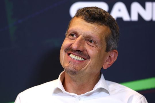 Teambaas Haas is hot: Günther Steiner-merch legt webshop plat