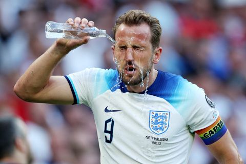 Geld als water: 'Torenhoog salaris moet Harry Kane toch bij Tottenham Hotspur houden'