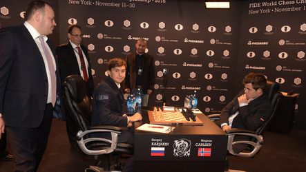 Wereldkampioenschap schaken tussen Carlsen en Karjakin gaat gelijk op