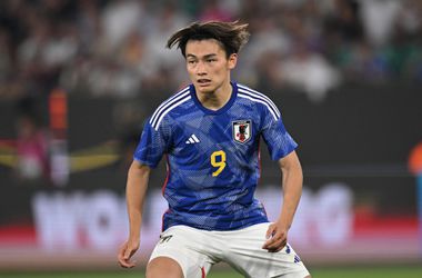 Slecht nieuws voor Feyenoord: Ayase Ueda haakt geblesseerd af bij Japan
