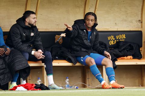 Ruud van Nistelrooij geniet van teleurstelling Xavi Simons na wissel: 'Dit wil ik zien'