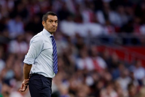 Rangers-manager Van Bronckhorst na voetballes van Ajax: 'Wordt moeilijk voor ons'