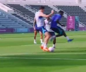 🎥 | Maguire verbaast met prachtsolo en Zidane-pirouette bij WK-training: 'Ronaldinho?'