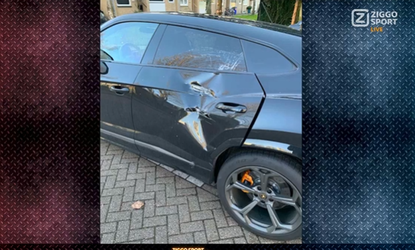 🎥 | Vette pech voor Doornbos: verhuiswagen rijdt tegen zijn Lambo aan