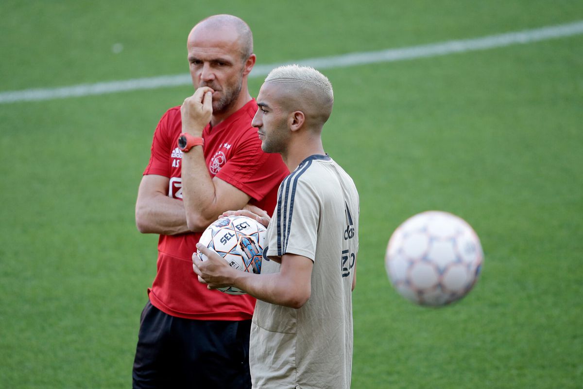 Hakim Ziyech ziet zijn nummer 1-trainer Alfred Schreuder naar Ajax vertrekken