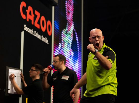 Michael van Gerwen sloopt Michael Smith en gaat naar Premier League of Darts-finale