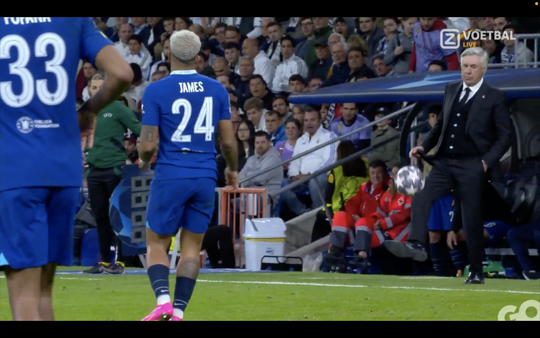 🎥 | Carlo Ancelotti houdt ff een balletje hoog 🤨⚽️