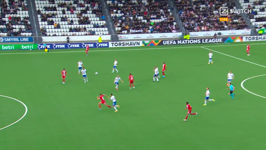 🎥 | Deze zwaar bestrafte rode kaart leidt nederlaag Faeröer tegen Luxemburg in