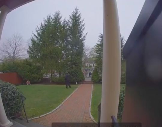 💩 | Hoge nood! Deelnemende loper poept in iemands tuin tijdens Boston Marathon