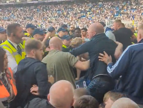🎥🤬 | Triest: Leeds United-fans uiten degradatieverdriet in knokpartij met politie