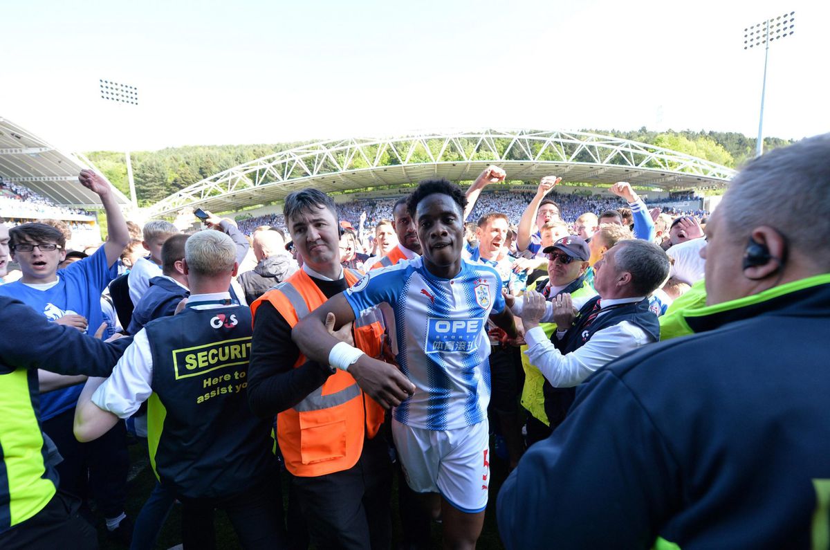 Huddersfield Town heeft recordaankoop Kongolo voor 4 jaar binnen