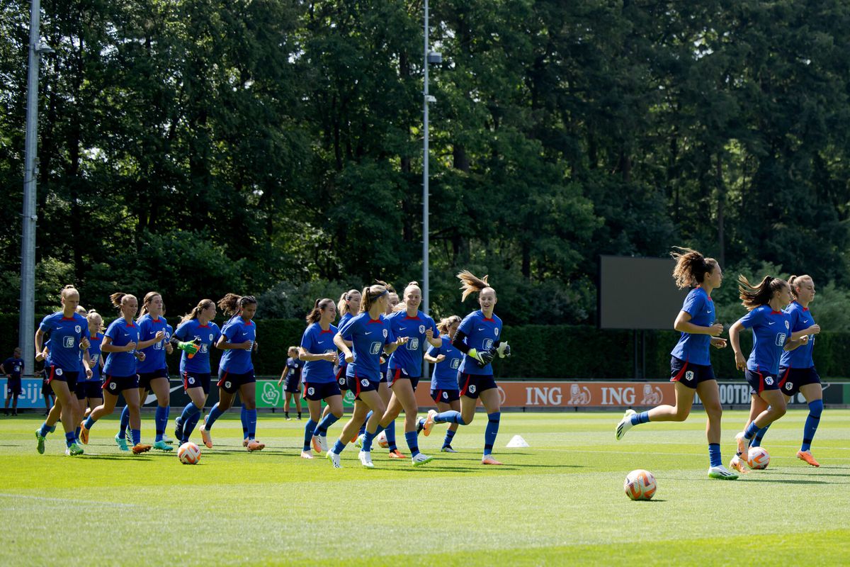 Oefenwedstrijd Oranje Leeuwinnen tegen jongensteam achter gesloten deuren: 'Ik heb er geen probleem mee'