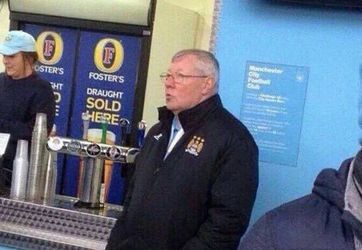 'Sir Alex Ferguson' draagt jasje van Manchester City