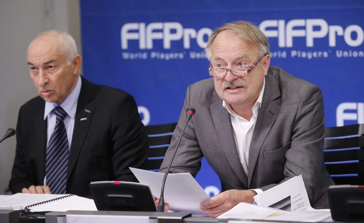 Van Seggelen snauwt 'eigen' FIFA af: 'Transferregels zijn illegaal'