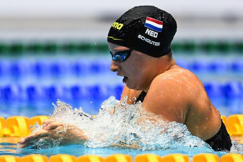 Tes Schouten verbreekt Nederlands record 100 meter schoolslag op Rotterdam Qualification Meet