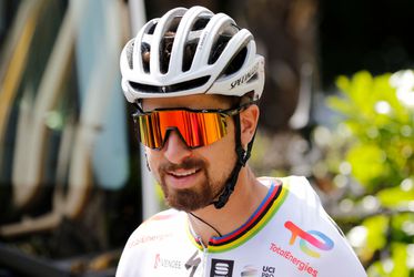 Peter Sagan test weer positief op corona: peloton in Ronde van Zwitserland bijna gehalveerd