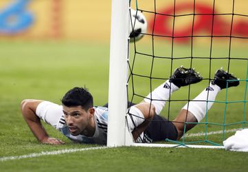 Agüero valt flauw tijdens oefenwedstrijd van Argentinië