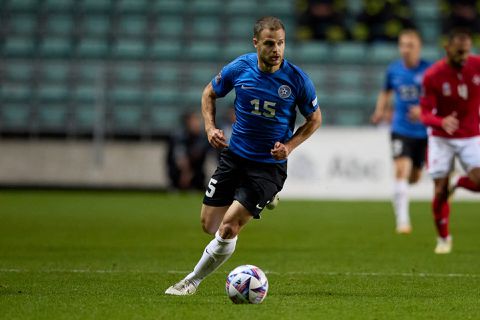 Promoverend Estland ontkurkt champagne met 4-klapper tegen San Marino