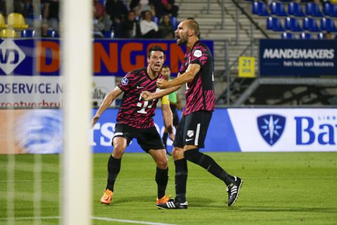Invaller Bas Dost redt met 2 goals punt voor teleurstellend FC Utrecht bij RKC Waalwijk