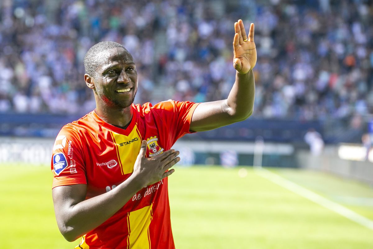 🎥​ | Prachtig! 3 minuten voor zijn pensioen scoort Jacob Mulenga voor Go Ahead Eagles