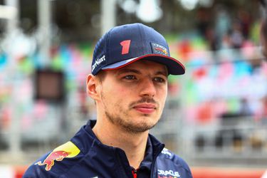 🎥 | Met deze nieuwe looks scheurt Max Verstappen straks door de straten van Miami