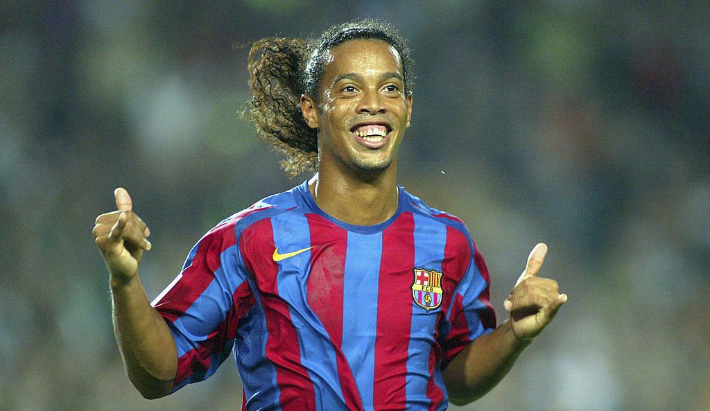 Voetballers brengen ode aan akka-maestro Ronaldinho (video)