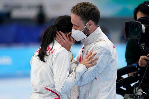 Gek! Japanse schaatsbondscoach Johan de Wit ontvangt award en krijgt dag erna geen contractverlenging