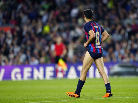 💪📸 | Bizar: Pedri heeft gigantische armen na flinke trainingssessies in de zomer