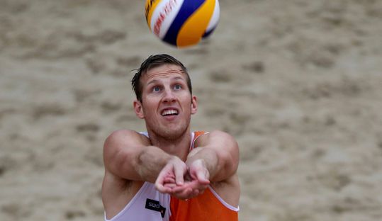 Splinternieuw beachvolleybalduo Varenhorst en Van de Velde meppen landgenoten naar huis