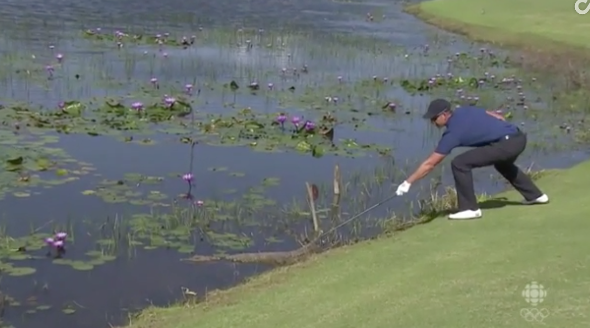 Zweedse golfer raakt alligator aan met golfclub in Rio (video)
