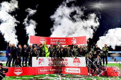 📸 | Feest! Zo vierde FC Emmen het 1e kampioenschap ooit in de 1e Divisie