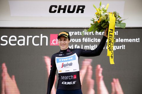 Lucinda Brand wint Ronde van Zwitserland dankzij val van concurrente