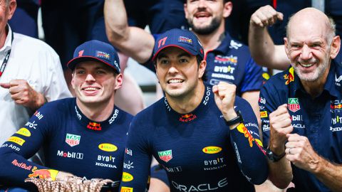 Frédéric Vasseur wijst in situatie Verstappen/Pérez naar Mercedes: 'Moet ze allebei pushen'