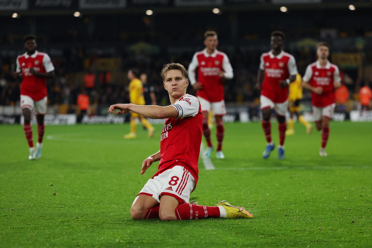 Ødegaard kroont Arsenal met 2 goals tot 'winterkampioen'