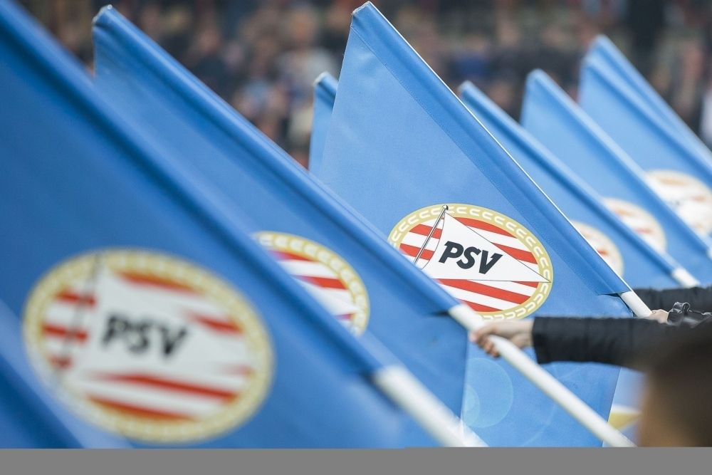 PSV rouwt om naasten Lestienne en Narsingh