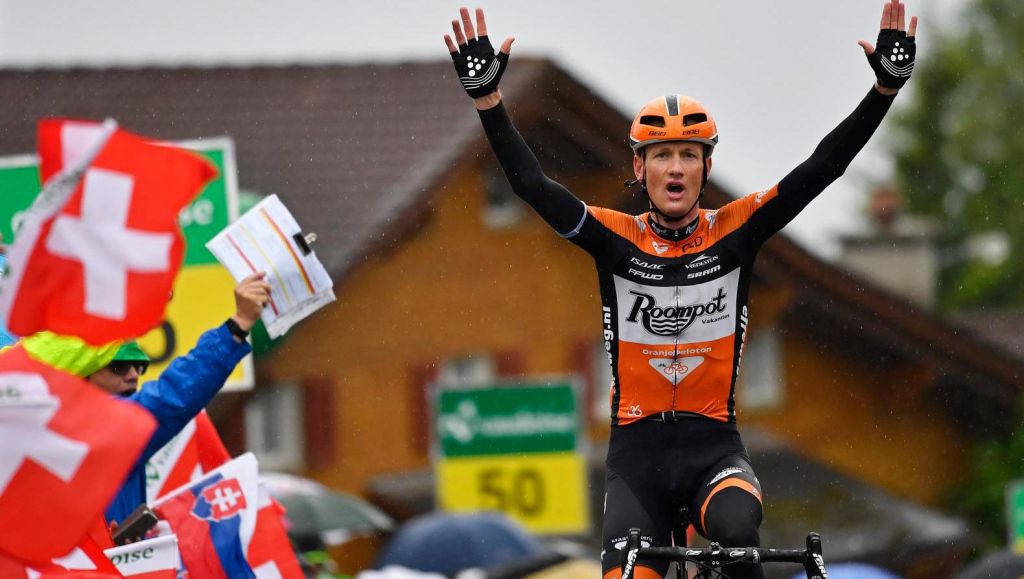 Weening wint derde etappe in Noorwegen na indrukwekkende solo