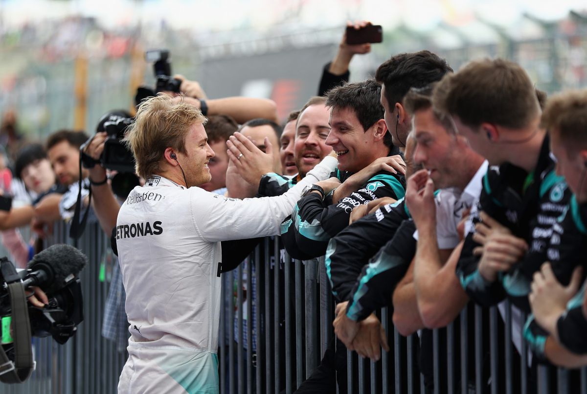 Mercedes wint voor 3e keer op rij merkentitel