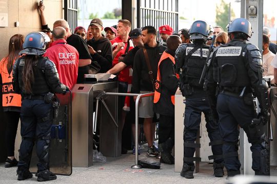 Rapport: 'Franse politie vertoonde crimineel gedrag bij Champions League-finale'