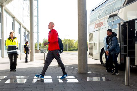 Dit zijn de opstellingen van Vitesse en Sparta voor 6 minuten voetbal in Eredivisie