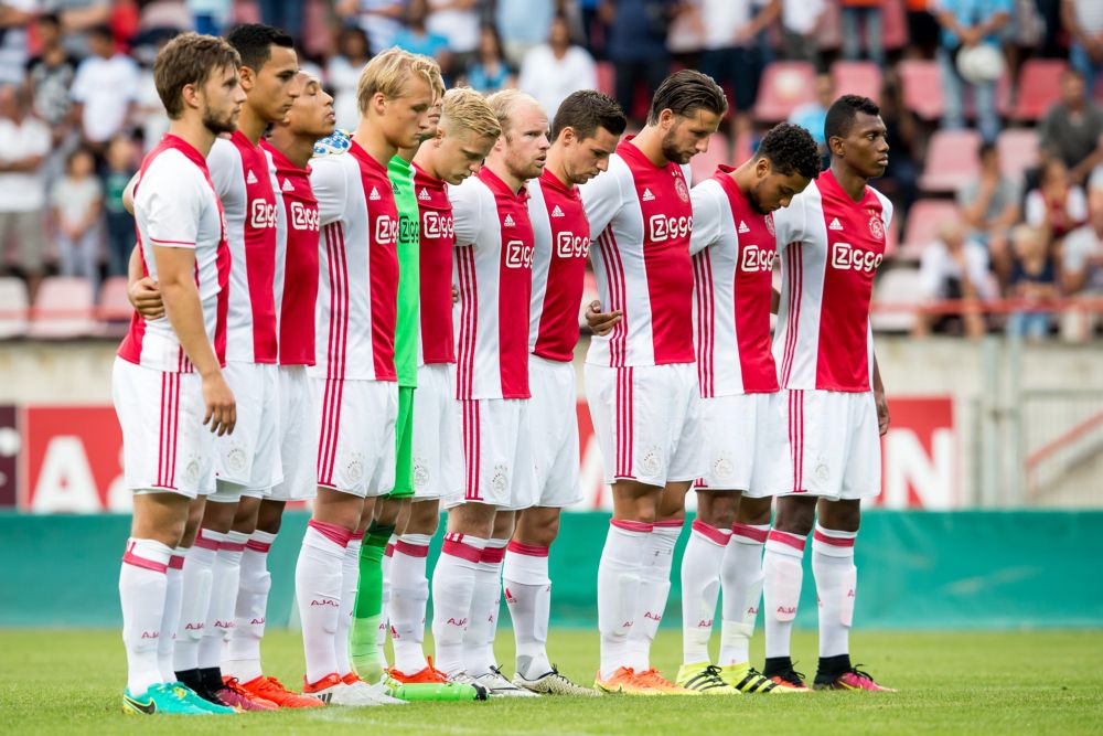 Minuut stilte voor Coronel bij Ajax - PAOK