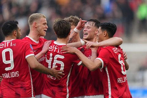 AZ door rookbommen in Groningen even op plek 3: Emmen wordt geslacht