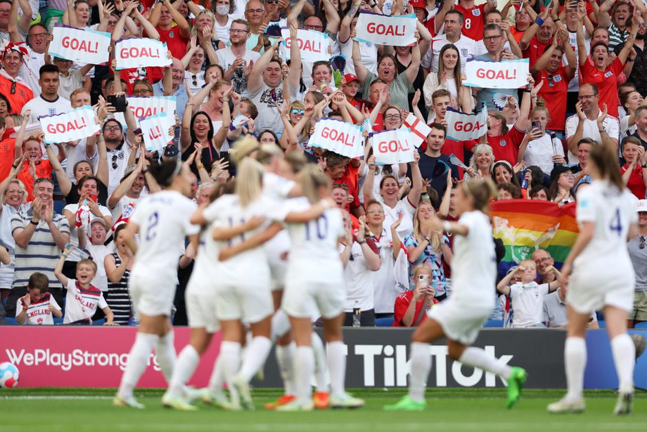 Sarina Wiegmans Engeland dendert ongekend hard over Noorwegen heen met recordscore op EK