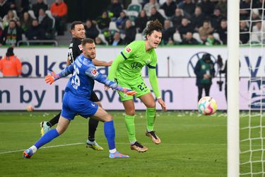 🎥 | Dramatische Bundesliga-herstart Mark Flekken: keeper moet 6 keer vissen met Freiburg tegen Wolfsburg